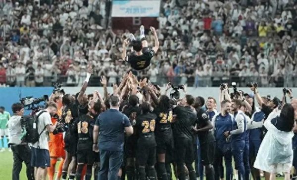 东方配资 英超传奇泪别! 孙兴慜天价登陆美职联, 梅西遇最强对手